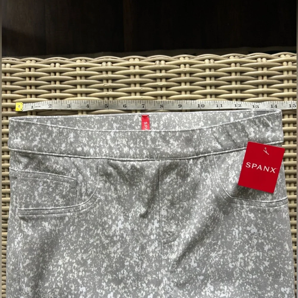 Spanx NEW WITH TAGS Tummy Control Ankle Jean-Ish Leggings medium layered‎